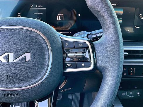 Used 2025 Kia Sorento LX image 25