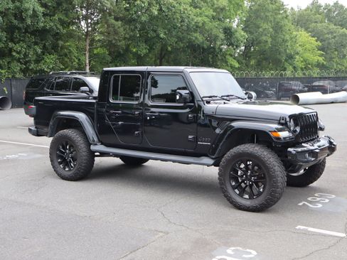 Used 2023 Jeep Gladiator Overland AWD/4WD image 2