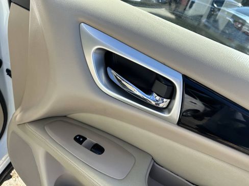 Used 2015 Nissan Pathfinder S FWD image 23