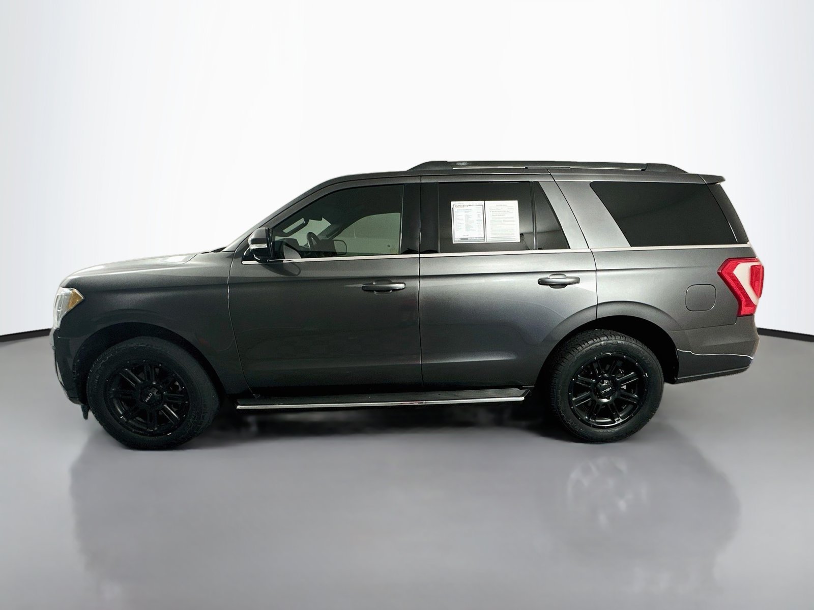 Used 2020 Ford Expedition XLT w/ Equipment Group 202A RWD image 4