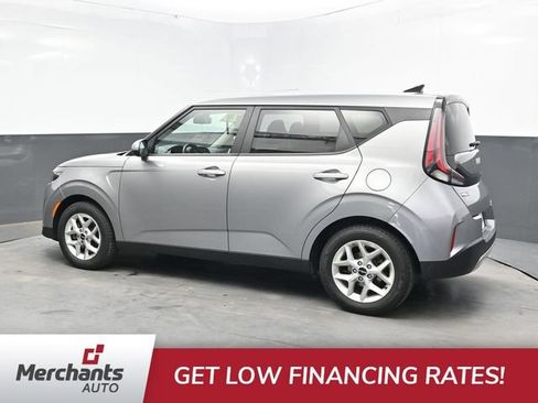 Used 2023 Kia Soul LX w/ Option Group 015 FWD image 4