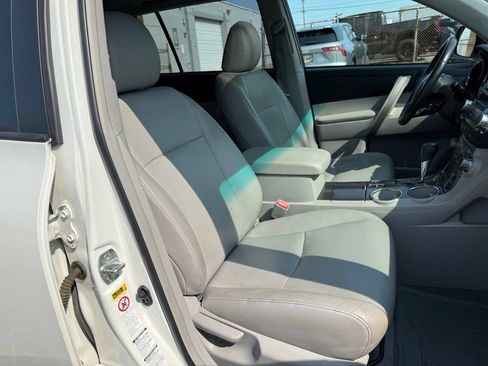 Used 2010 Toyota Highlander SE AWD/4WD image 25