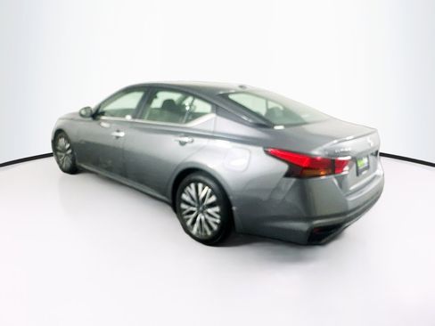Used 2024 Nissan Altima 2.5 SV image 5