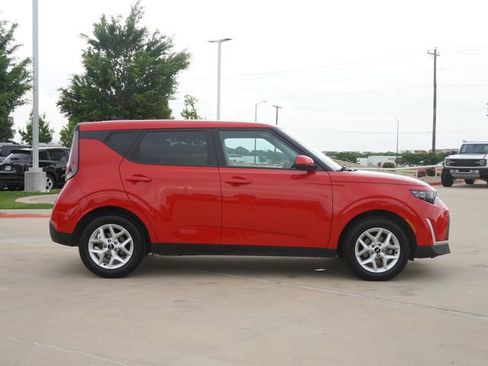 Used 2024 Kia Soul LX w/ Option Group 015 FWD image 10