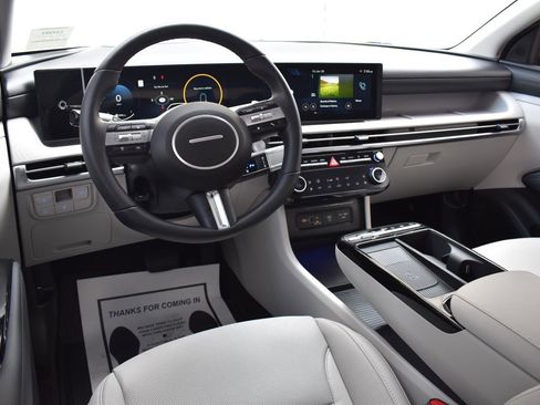 Used 2025 Hyundai Tucson Limited image 48