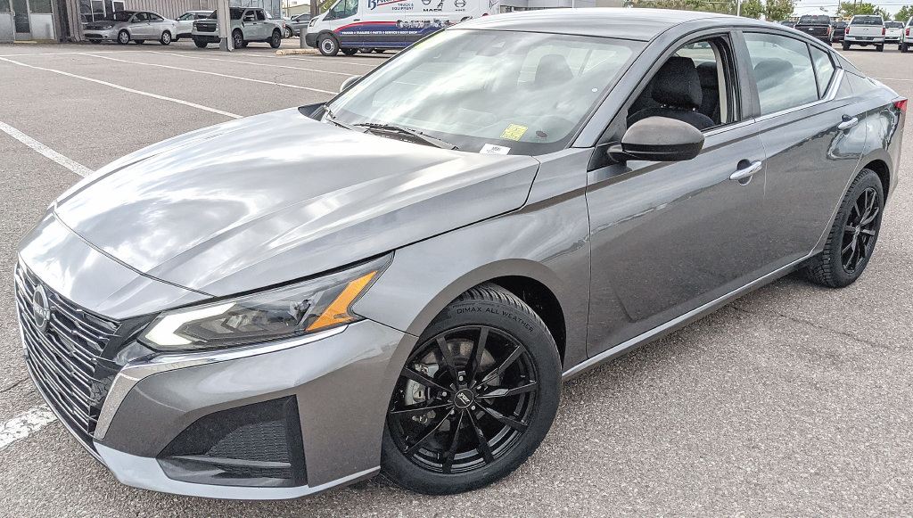 Used 2024 Nissan Altima 2.5 SV FWD image 6