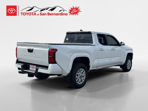 Certified 2025 Toyota Tacoma SR5 AWD/4WD image 5