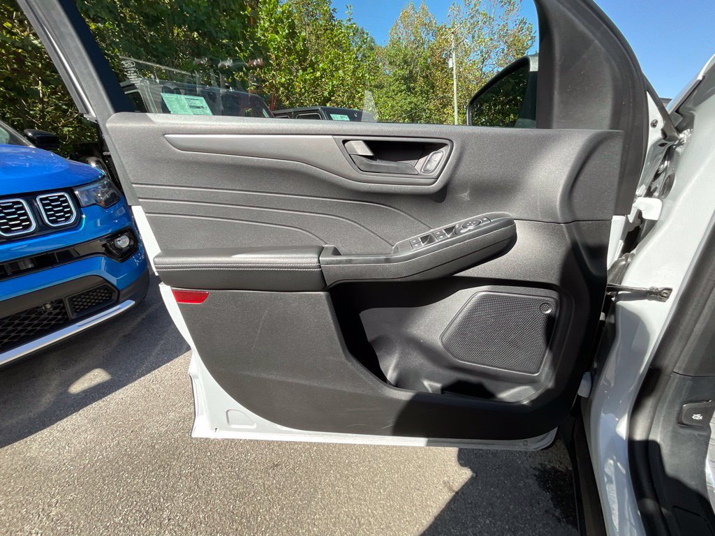 Used 2025 Ford Escape Active AWD/4WD image 8