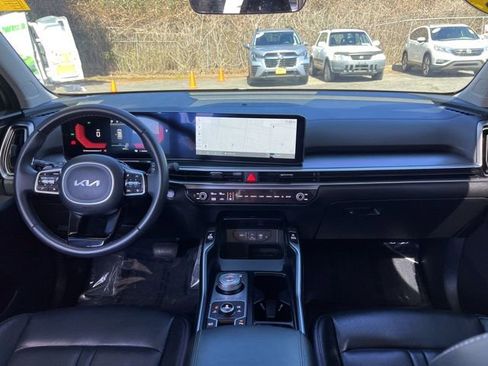 Used 2025 Kia Sorento EX image 9