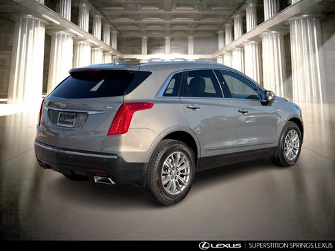 Used 2018 Cadillac XT5 Luxury w/ Driver Awareness Package image 4