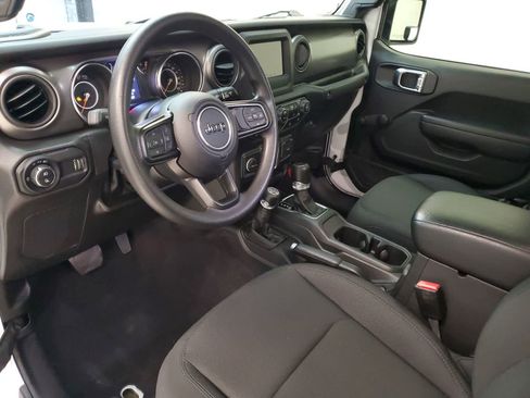 Used 2023 Jeep Gladiator Sport image 2