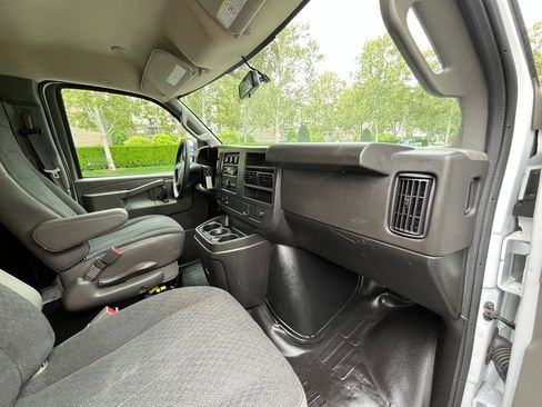 Used 2024 Chevrolet Express 2500 w/ Driver Convenience Package RWD image 24