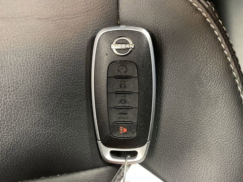 Used 2023 Nissan Rogue SL w/ SL Premium Package image 28