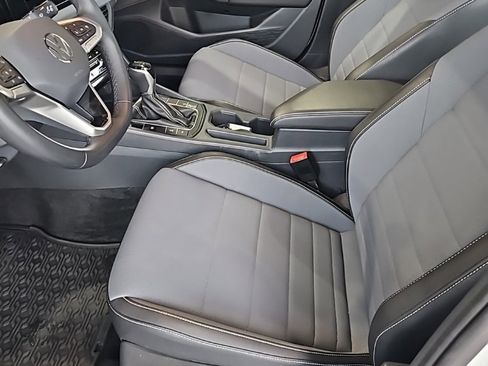 Used 2025 Volkswagen Jetta SE image 27