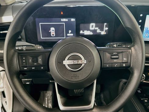 Used 2025 Nissan Kicks SV AWD/4WD image 16