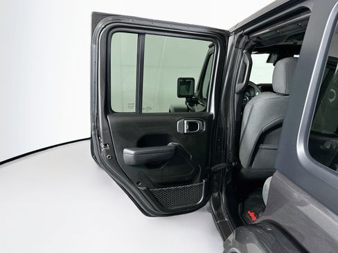 Used 2024 Jeep Wrangler Unlimited w/ Convenience Group AWD/4WD image 24