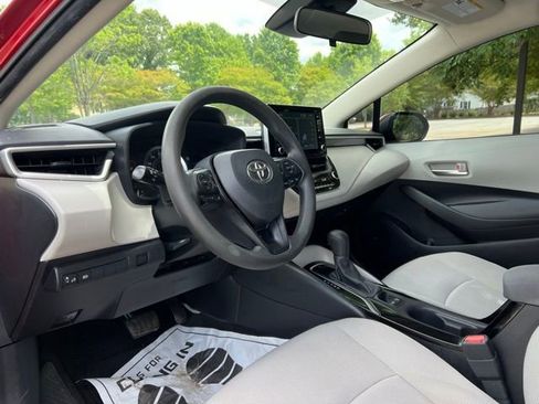 Used 2020 Toyota Corolla LE FWD image 11