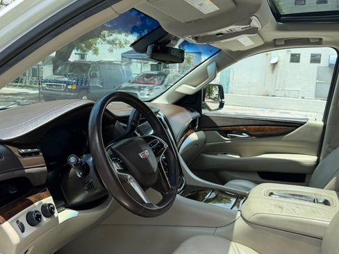 Used 2017 Cadillac Escalade ESV Premium Luxury AWD/4WD image 11