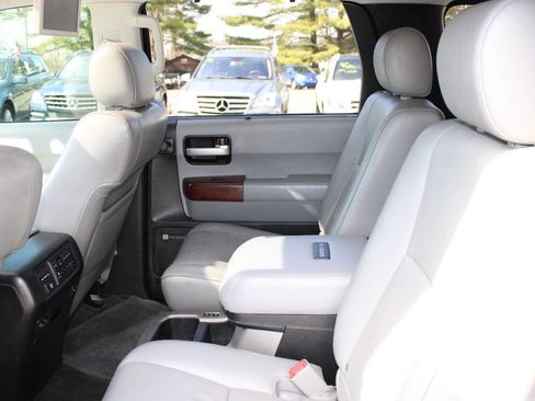 Used 2014 Toyota Sequoia Platinum image 29