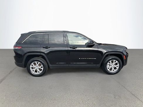 Used 2022 Jeep Grand Cherokee Limited image 3