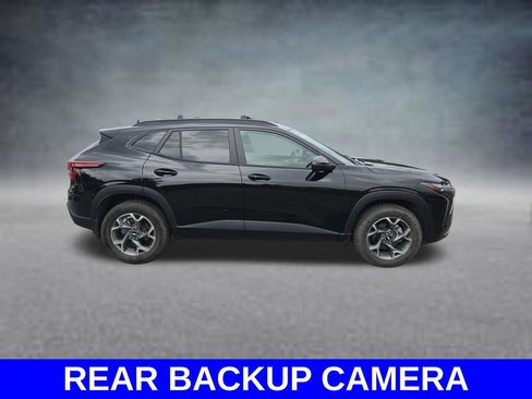 Used 2024 Chevrolet Trax LT w/ Driver Confidence Package FWD image 4