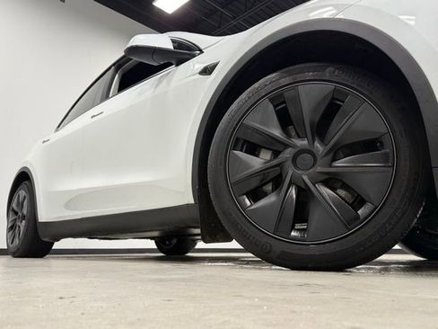 Used 2025 Tesla Model Y Long Range image 3