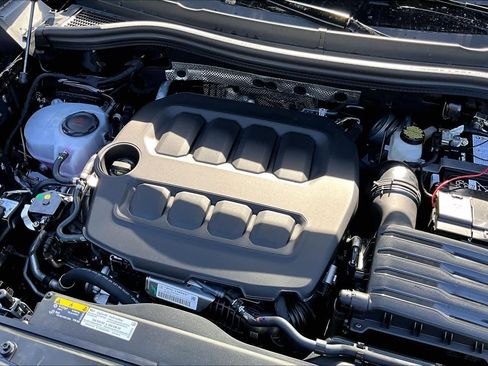 New 2026 Volkswagen Tiguan SE image 17