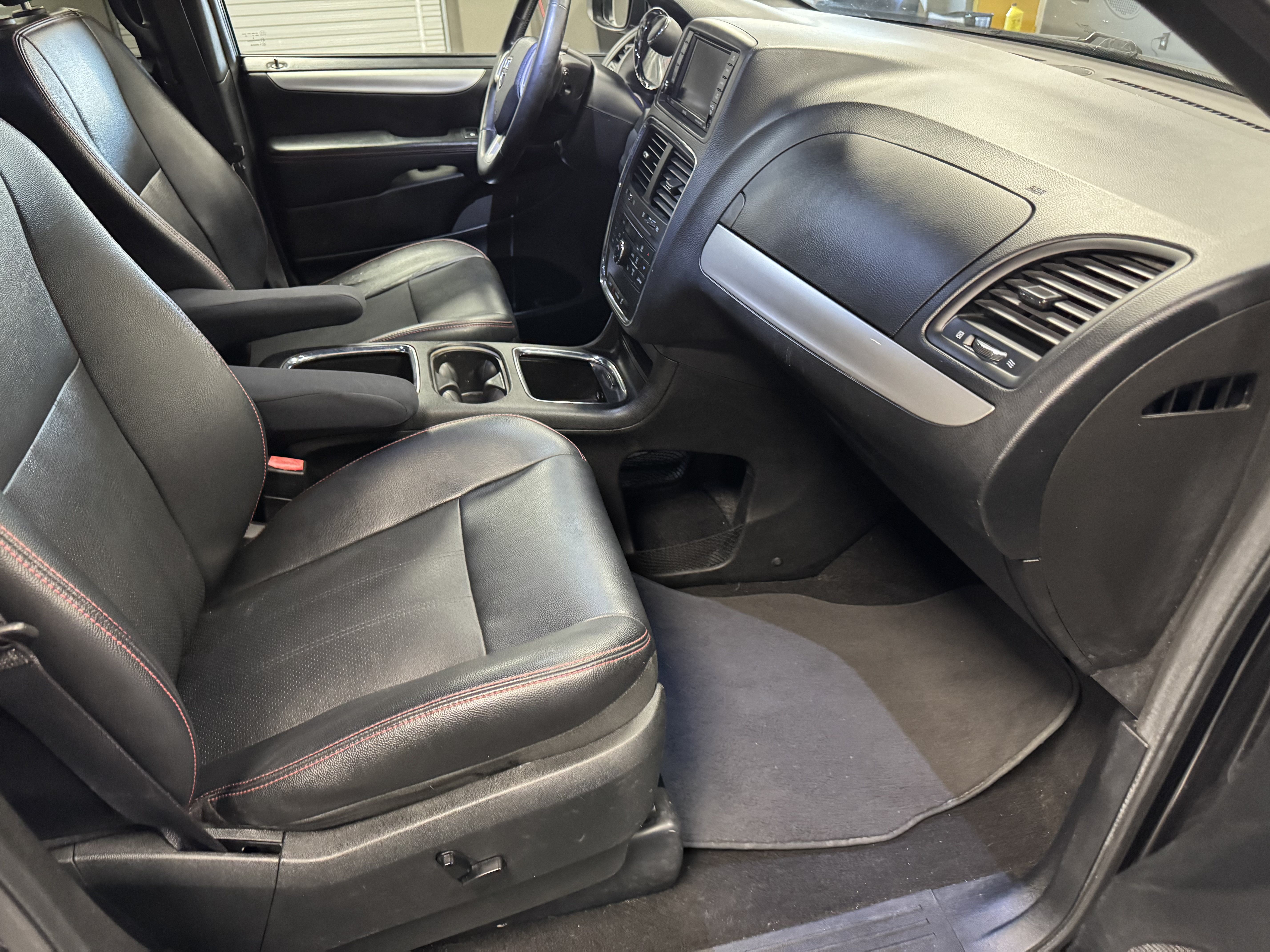 Used 2018 Dodge Grand Caravan GT FWD image 14
