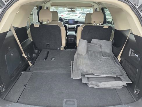 Used 2021 Ford Explorer XLT w/ Equipment Group 202A image 14