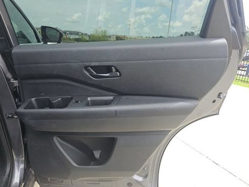 Used 2025 Nissan Pathfinder SV FWD image 17