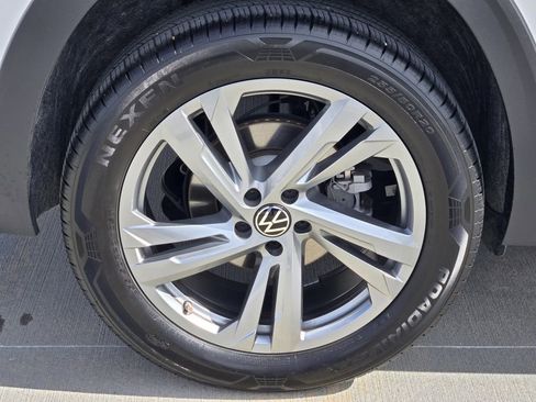 Used 2024 Volkswagen Atlas Cross Sport SEL R-Line image 10