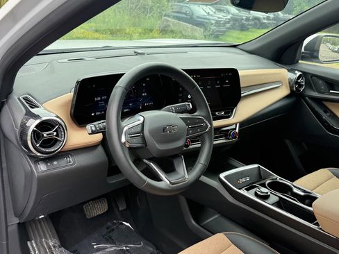 New 2025 Chevrolet Equinox ACTIV w/ Safety and Technology Package image 3