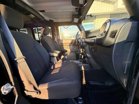 Used 2016 Jeep Wrangler Unlimited Sport w/ Connectivity Group image 36