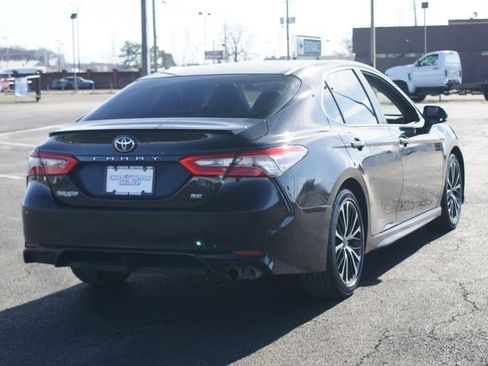 Used 2018 Toyota Camry SE w/ Moonroof Package image 13