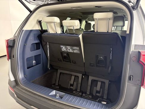 New 2026 Kia Carnival SX w/ SX Dark Edition Package FWD image 18