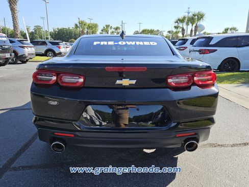 Used 2021 Chevrolet Camaro LT w/ Technology Package RWD image 4