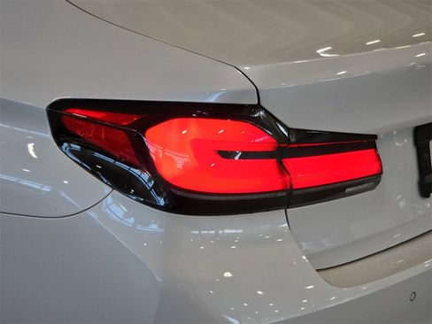 Used 2023 BMW 530e w/ Premium Package image 31