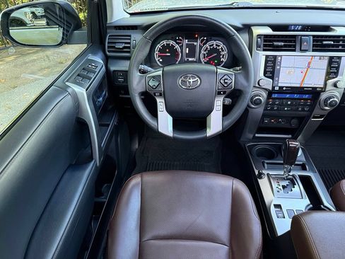 Used 2022 Toyota 4Runner Limited AWD/4WD image 28