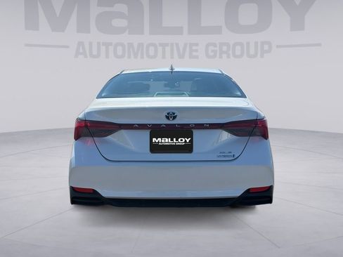 Certified 2020 Toyota Avalon XLE w/ Moonroof Package FWD image 4