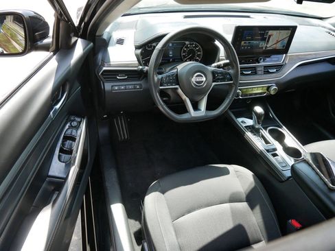Used 2023 Nissan Altima 2.5 SV w/ SV Premium Package AWD/4WD image 10