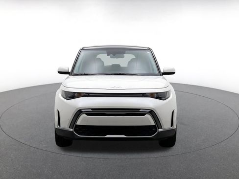 Used 2025 Kia Soul LX w/ LX Technology Package FWD image 2