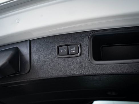 Certified 2024 Porsche Macan image 20