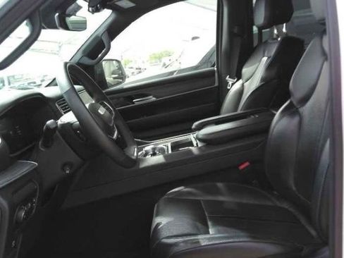 Used 2024 Jeep Wagoneer Series II w/ Flexible Seating Group AWD/4WD image 4
