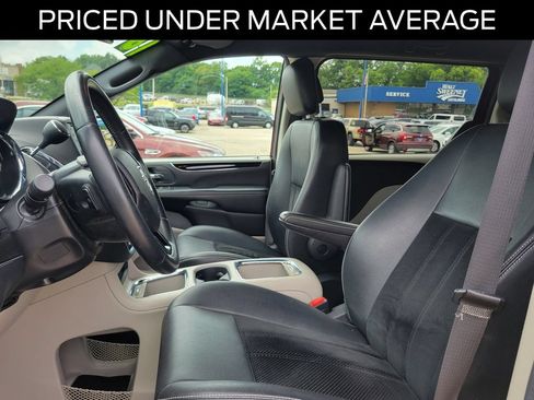 Used 2018 Dodge Grand Caravan SXT FWD image 14
