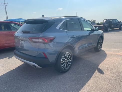 Used 2026 Ford Escape SE FWD image 3