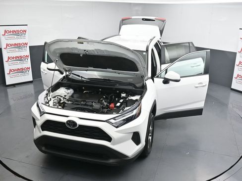 Used 2024 Toyota RAV4 XLE FWD image 41