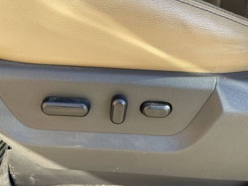 Used 2012 Ford F350 Lariat w/ Lariat Interior Pkg image 31