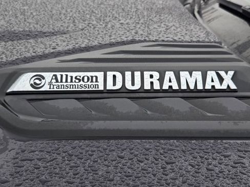 Used 2024 Chevrolet Silverado 2500 Custom w/ Custom Value Package image 9