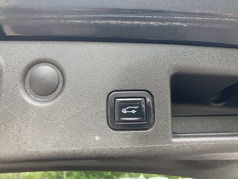 Used 2022 Chevrolet Equinox LT image 41