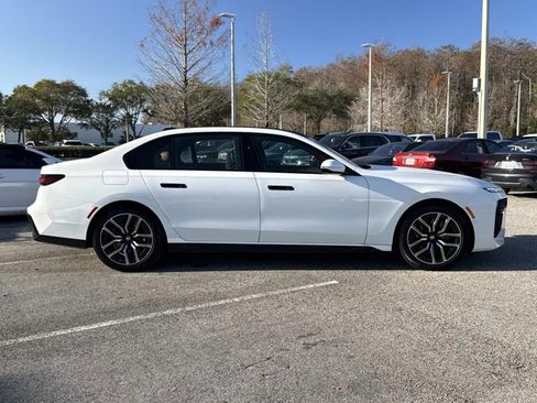 Used 2023 BMW 740i image 2